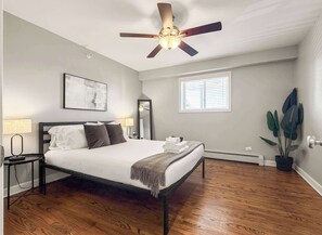 1 habitación, tabla de planchar con plancha, cuna de viaje y wifi