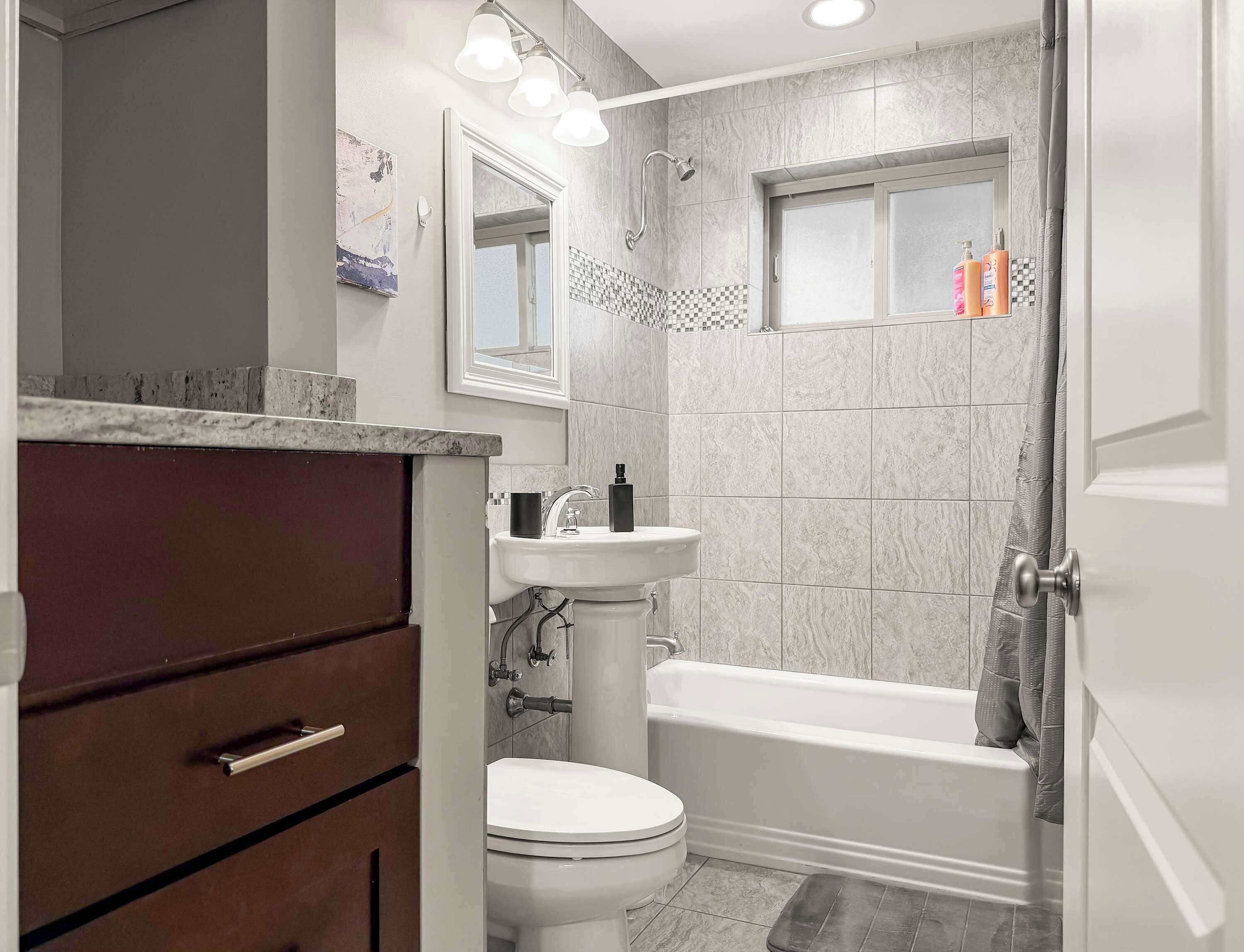 Ducha, secador de pelo y toallas