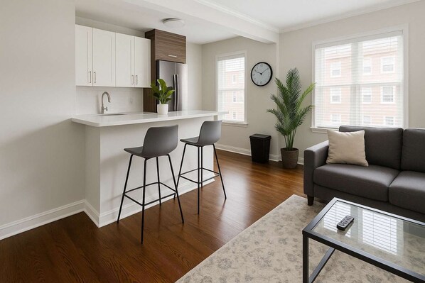 Una televisión, una oficina