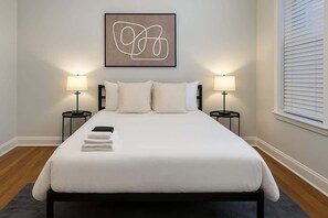 4 makuuhuonetta, silitysrauta/-lauta, vauvan matkasänky, Wi-Fi