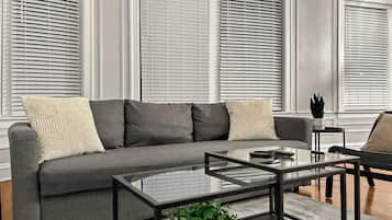 Een televisie en een kantoor