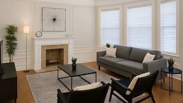 Een televisie en een kantoor