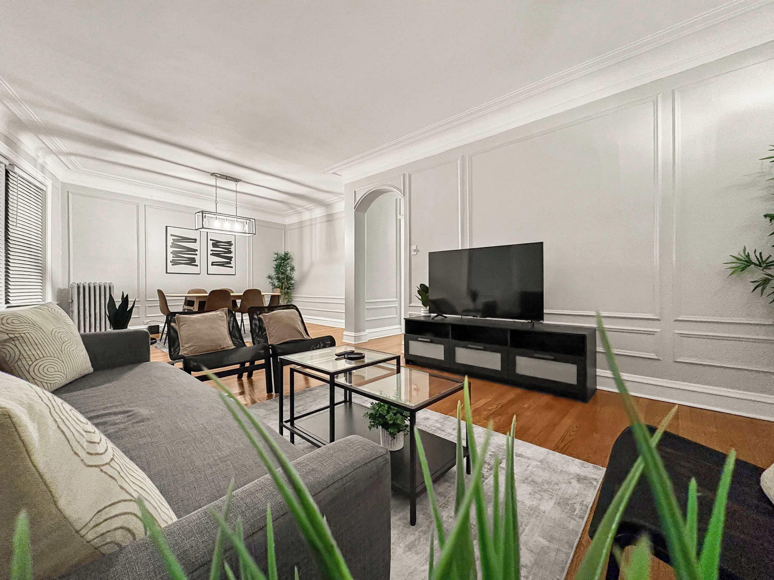 Een televisie en een kantoor