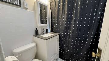 Ducha, secador de pelo, toallas