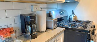 Bright 1BR Unit in a Prime Spot