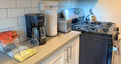 Bright 1BR Unit in a Prime Spot