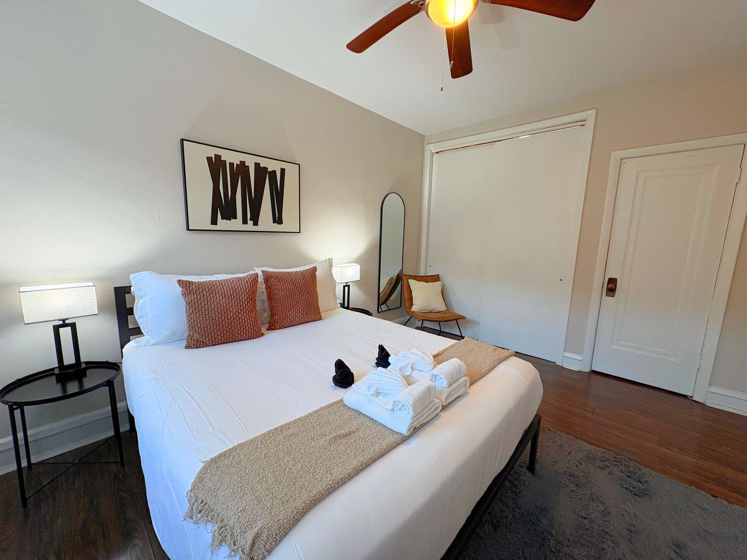 1 habitación, tabla de planchar con plancha, cuna de viaje y wifi 