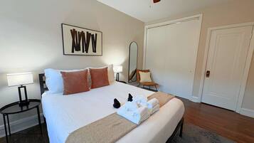 1 habitación, tabla de planchar con plancha, cuna de viaje y wifi