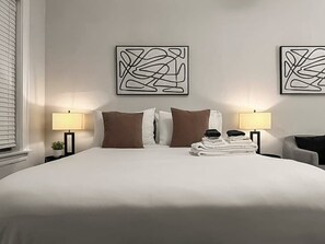 Fer et planche à repasser, lit parapluie, Wi-Fi, draps fournis