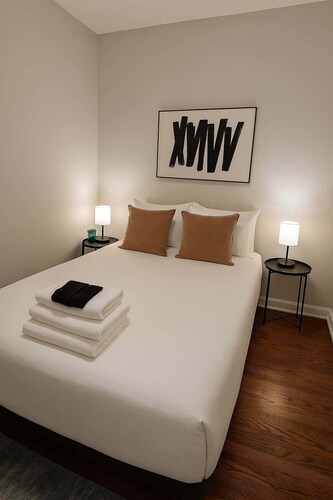 Bright & Modern 1BR in Hyde Park