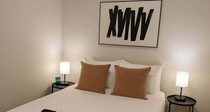 Bright & Modern 1BR in Hyde Park