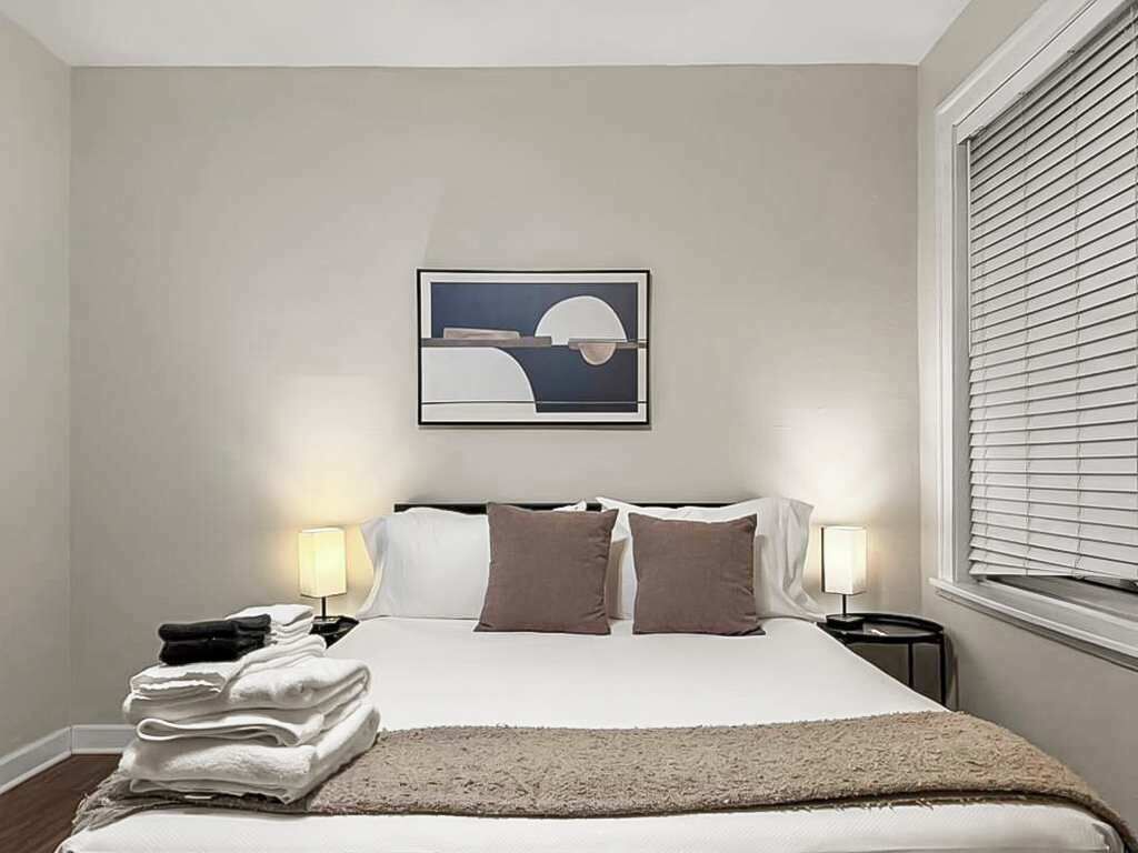 1 bedroom, travel cot, WiFi, bed sheets