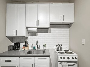 Geladeira, fogão, cooktop, cafeteira/chaleira