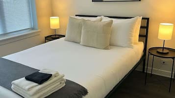 1 slaapkamer, een strijkplank/strijkijzer, reisbedje, wifi