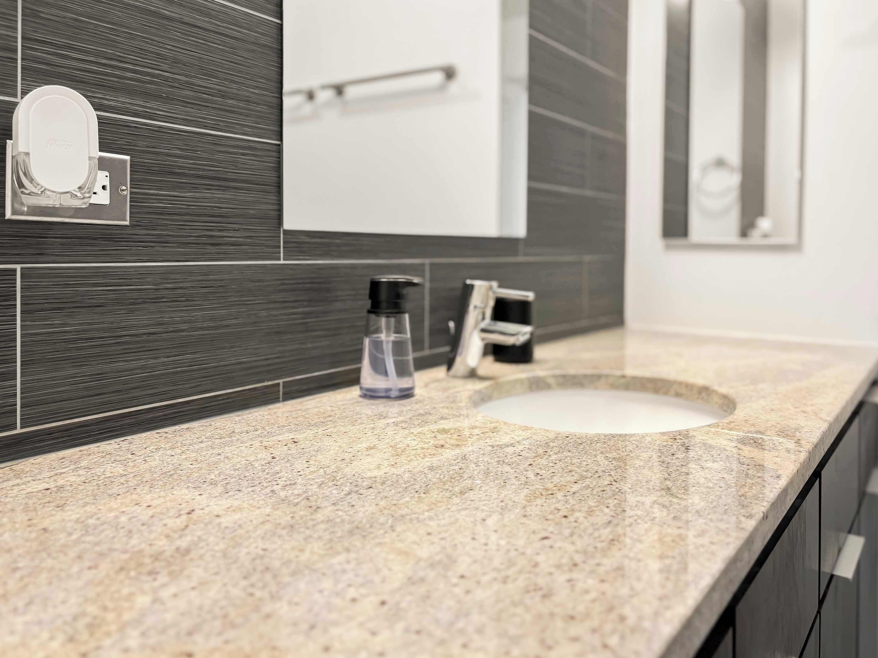 Een douche, een haardroger, handdoeken