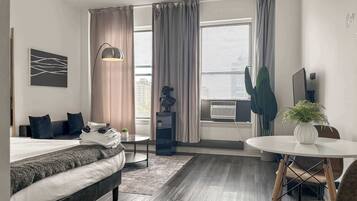 Ferros/tábuas de passar roupa, berço de viagem, Wi-Fi, roupa de cama