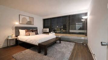 2 bedrooms, iron/ironing board, travel cot, WiFi