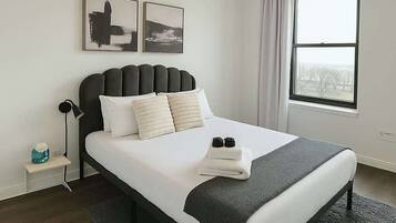 2 habitaciones, tabla de planchar con plancha, cuna de viaje y wifi