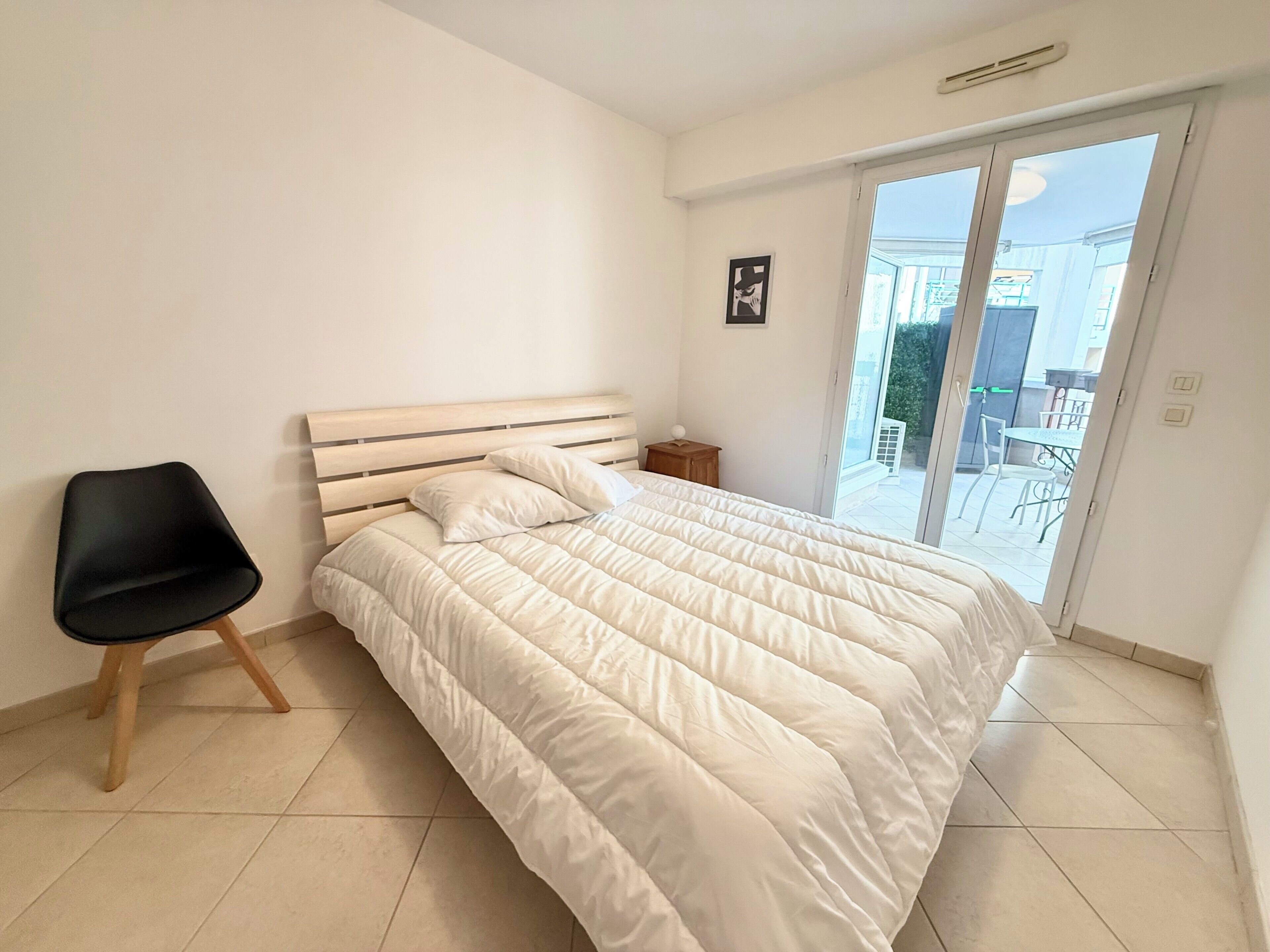 1 slaapkamer, een strijkplank/strijkijzer, wifi, beddengoed