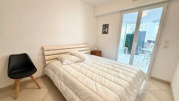 1 slaapkamer, een strijkplank/strijkijzer, wifi, beddengoed