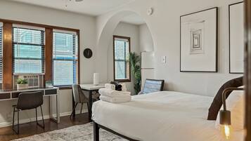 Strykejern/-brett, reiseseng for barn, wi-fi og sengetøy