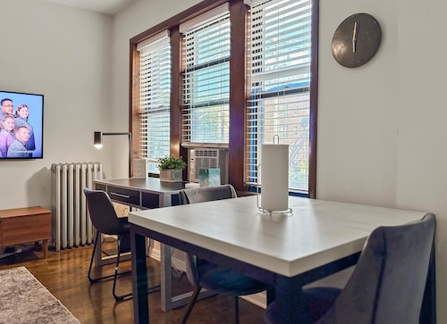 Studio Unit | Chic + Prime Location