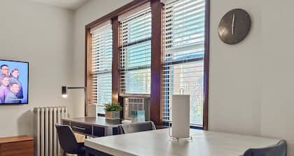 Studio Unit | Chic + Prime Location