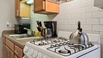 KĂŒhlschrank, Mikrowelle, Ofen, Herdplatte