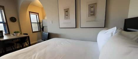 Bügeleisen/Bügelbrett, Reisekinderbett, WLAN, Bettwäsche