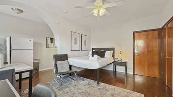 Bügeleisen/Bügelbrett, Reisekinderbett, WLAN, Bettwäsche