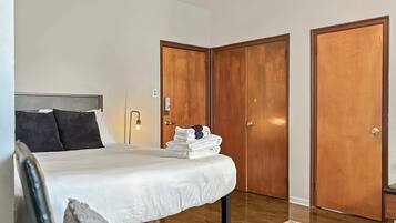 Bügeleisen/Bügelbrett, Reisekinderbett, WLAN, Bettwäsche