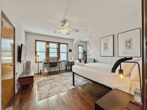 Homey Hyde Park Studio Near UChicago