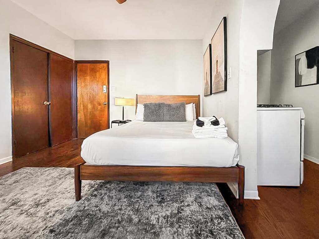 Iron/ironing board, travel crib, WiFi, bed sheets