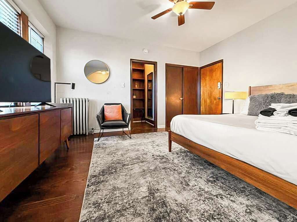 Iron/ironing board, travel cot, WiFi, bed sheets