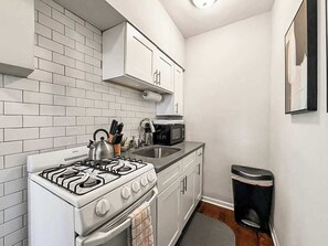 Frigorífic, microones, forn i placa de cuina 