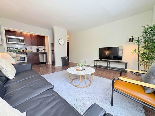 Prime Spot, Chic 1-Bedroom Unit
