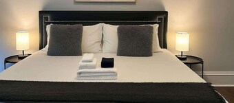 Bright & Spacious 2BR– Prime Hyde Park Location