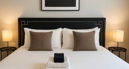 Hyde Park 1BR Apt | Easy & Fully Equipped Stay