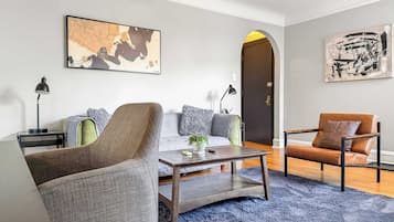 Een televisie en een kantoor