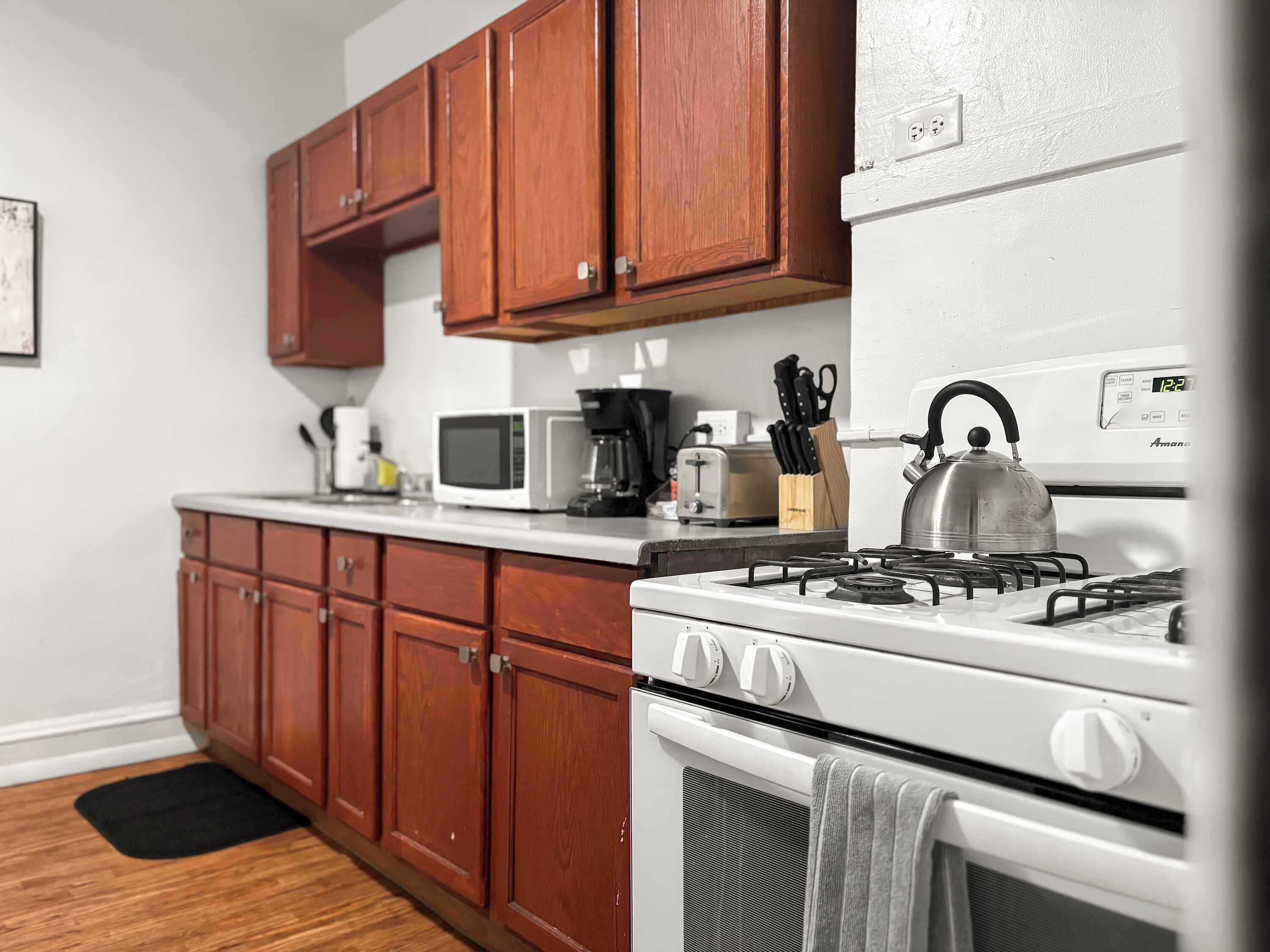 Frigorífic, microones, forn i placa de cuina 