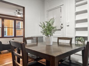 Dining - 2BR Chic & Comfortable Furnished Unit (Chicago)