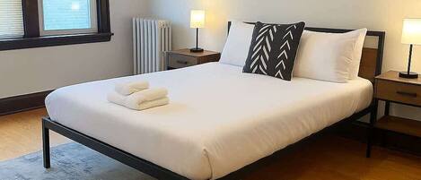 2 chambres, fer et planche à repasser, Wi-Fi, draps fournis