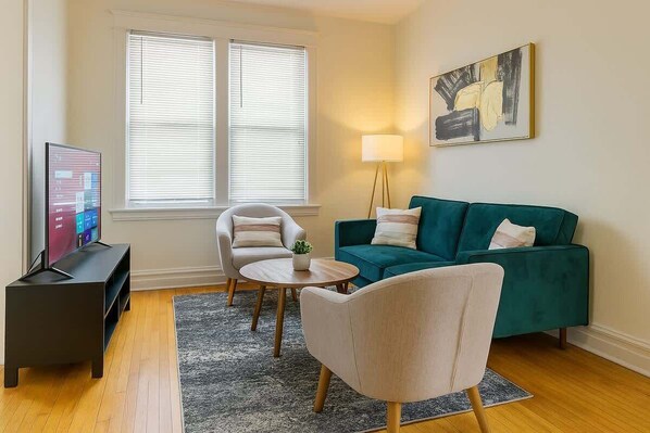 Televisión y oficina 