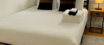 Stylish and Roomy 2BR in Chicago
