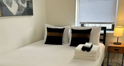 Stylish and Roomy 2BR in Chicago
