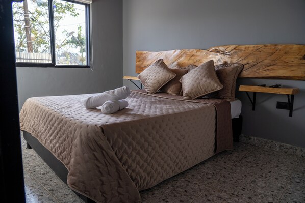 2 slaapkamers, een strijkplank/strijkijzer, wifi, beddengoed