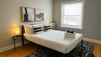 1 habitación, tabla de planchar con plancha, cuna de viaje y wifi