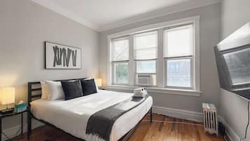 Strykejern/-brett, reiseseng for barn, wi-fi og sengetøy