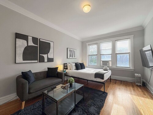 Trendy & Comfy Studio Unit