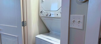 Bright & Roomy 4BR in Pilsen